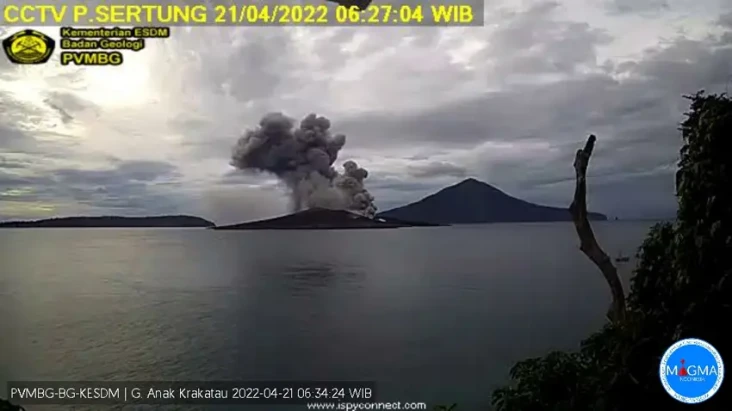 Anak Krakatau ‘Berdehem’...