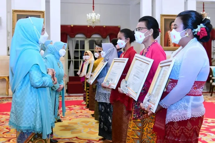Hari Kartini, Iriana...