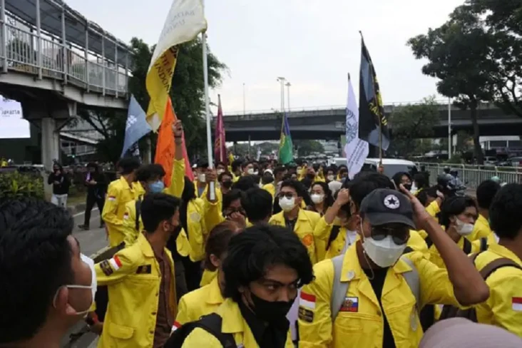 Demo 21 April di Depan...