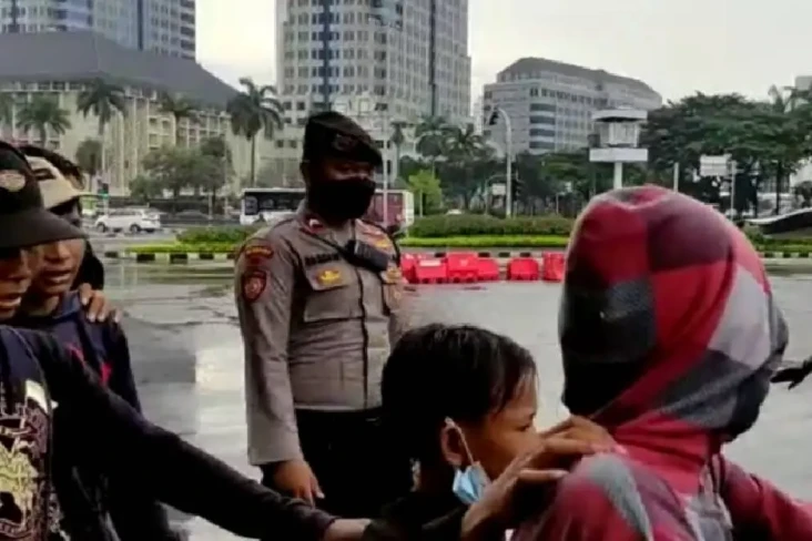 Siswa SMP Kelas 1 Asal...