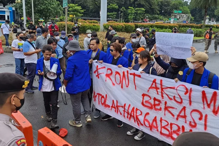 Demo 21 April, Mahasiswa...