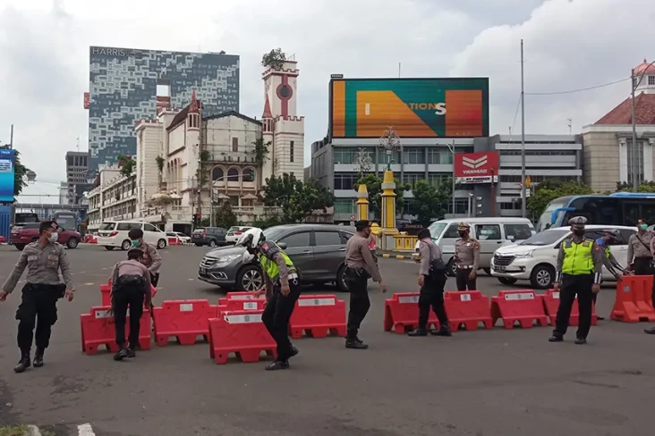 Polisi Blokade Jalan...