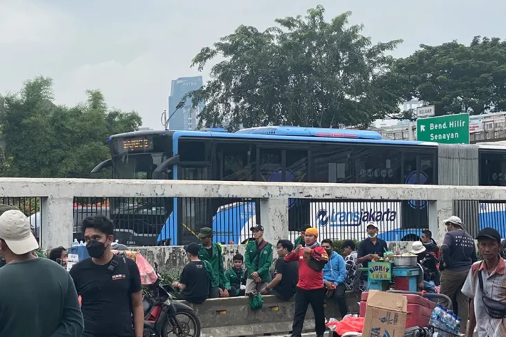 Ada Demo 21 April, Bus...