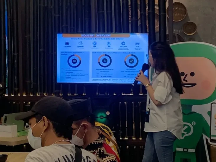 Edukasi Gunakan Perbankan...