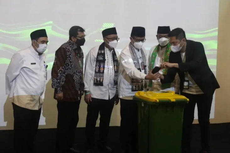 Hari Bumi, Anies Luncurkan...