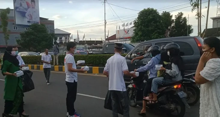 Dapat Takjil dari Perindo...