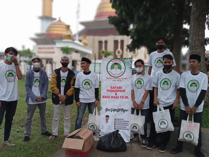 Santri Dukung Ganjar...