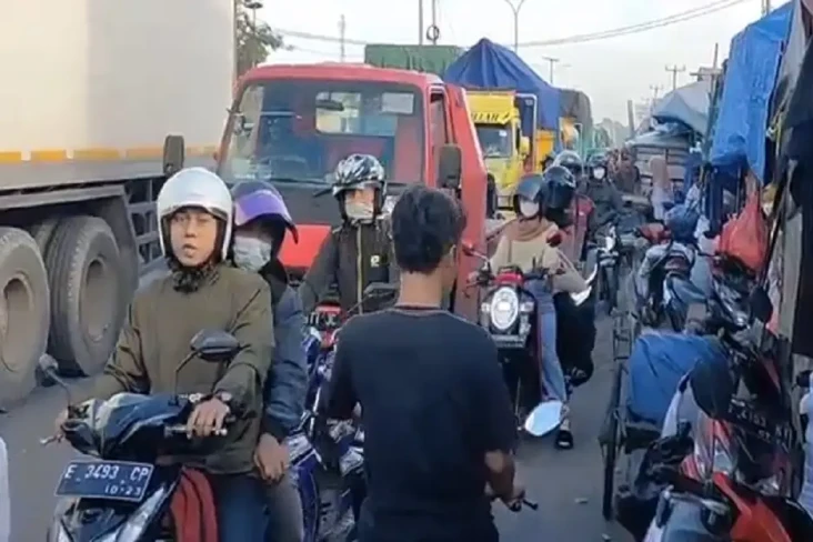 Pemudik Pakai Motor...