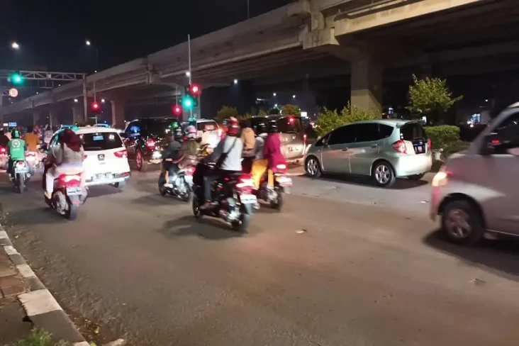 Pemudik Sepeda Motor...