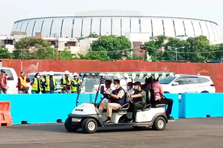Momen Jokowi Disopiri...
