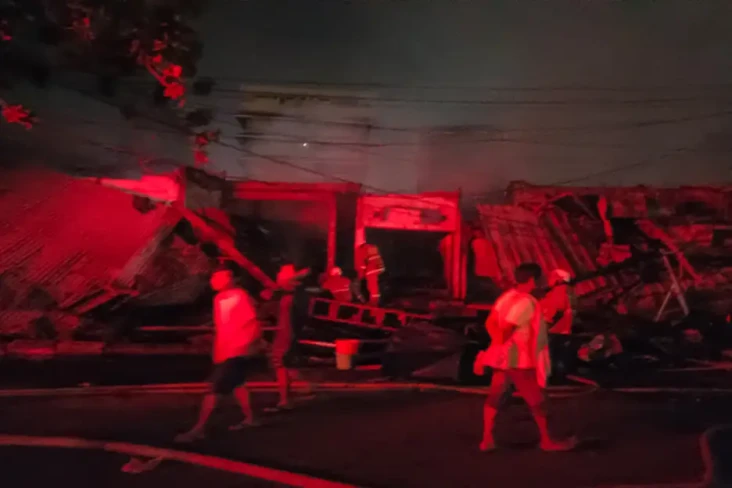 5 Jam Berkobar, Kebakaran...