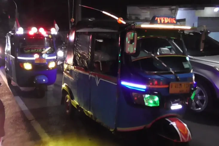Heboh Rombongan Bajaj...