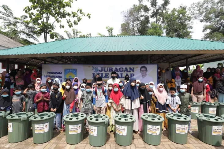 Kembangkan Ekonomi Pesantren,...