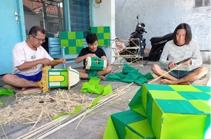 Perputaran Uang Saat...