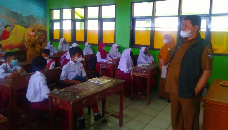 Tren Positif COVID-19...