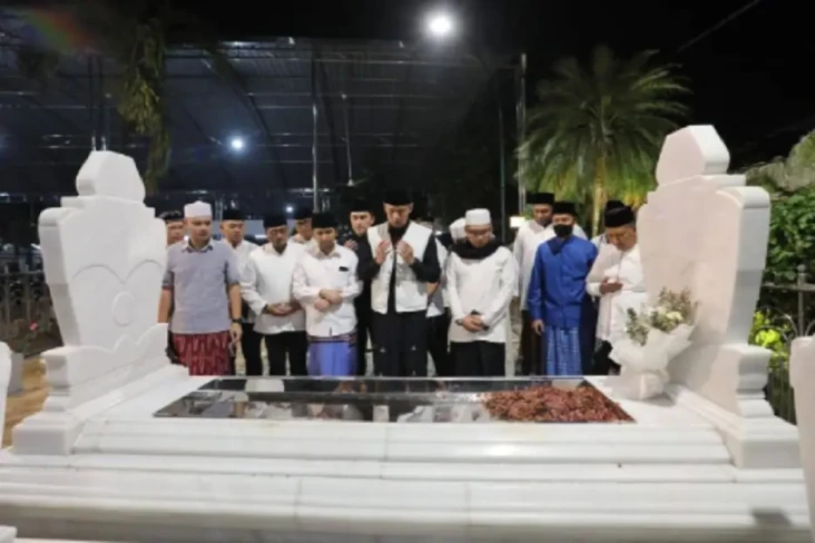 Berziarah di Makam Sunan...