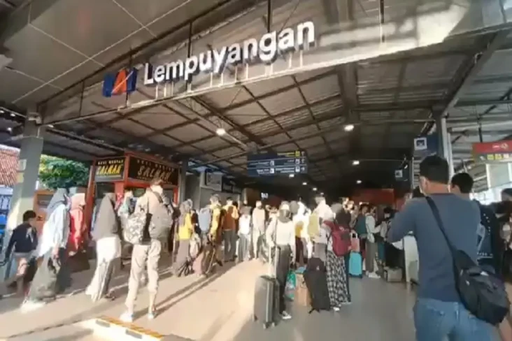Ribuan Pemudik Mulai...