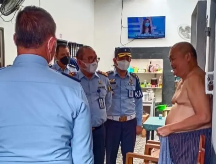 Foto Alex Noerdin Pakai...