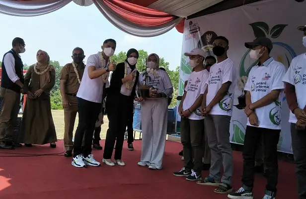 Luncurkan Program Petani...