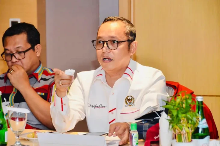 Anggota Komisi VI DPR...