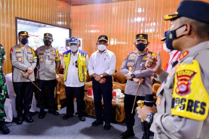 Pantau Merak, Kapolri...