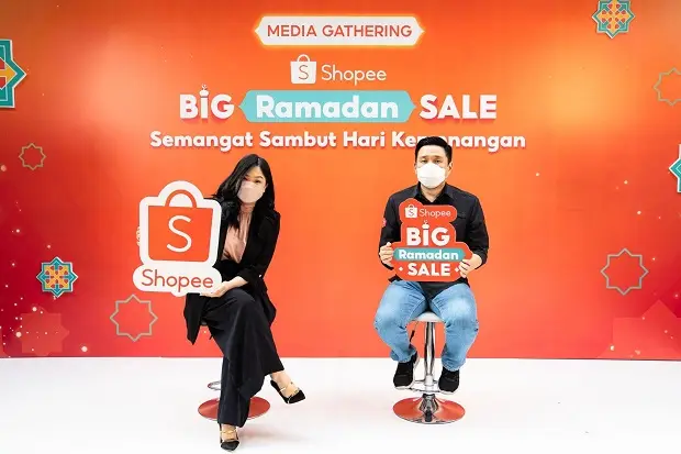 Hijab, Amplop Lebaran,...