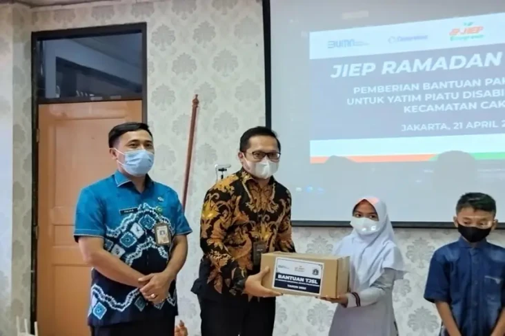 JIEP Salurkan Sembako...