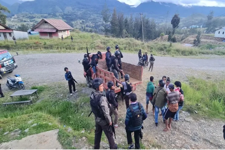 Seorang Warga Sipil...