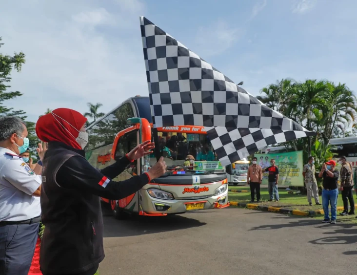 Ratusan Orang Antusias...