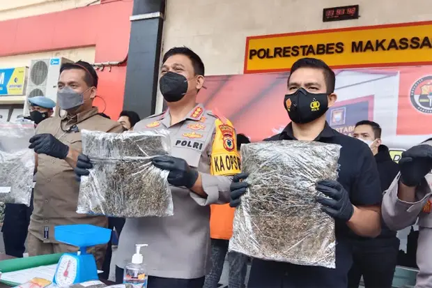Polisi Tangkap 2 Pengedar...