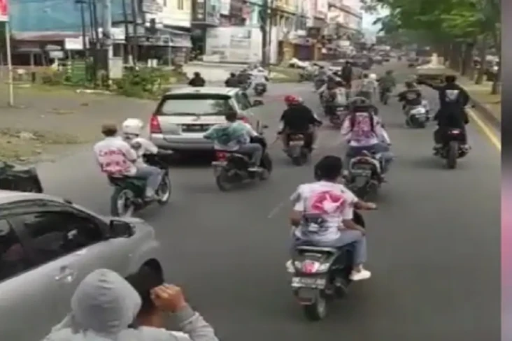 Mencekam! Tawuran Antarpelajar...