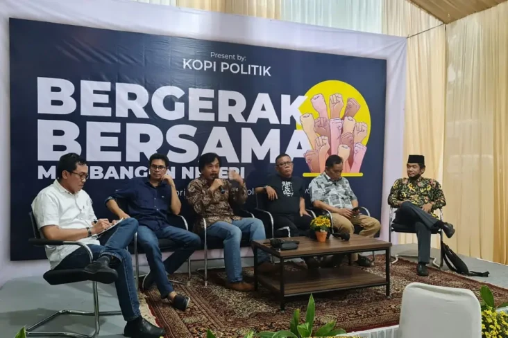 Merawat Demokrasi, Aktivis...