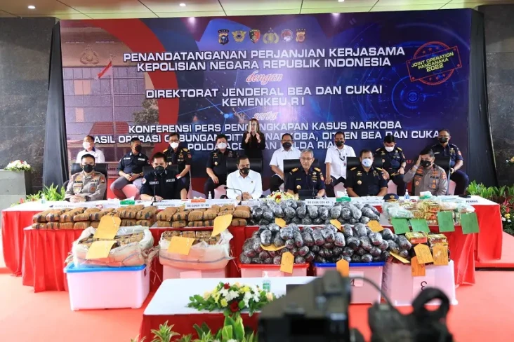 Bongkar 4 Kasus Narkoba,...