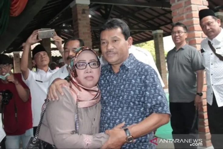 Kakak Beradik Saingan,...