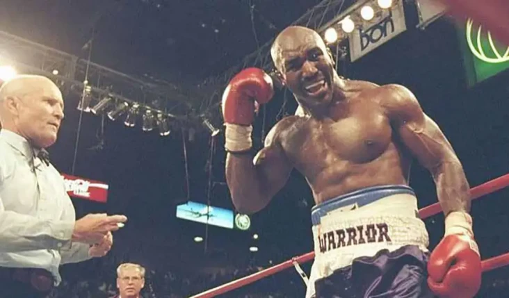Profil Evander Holyfield,...