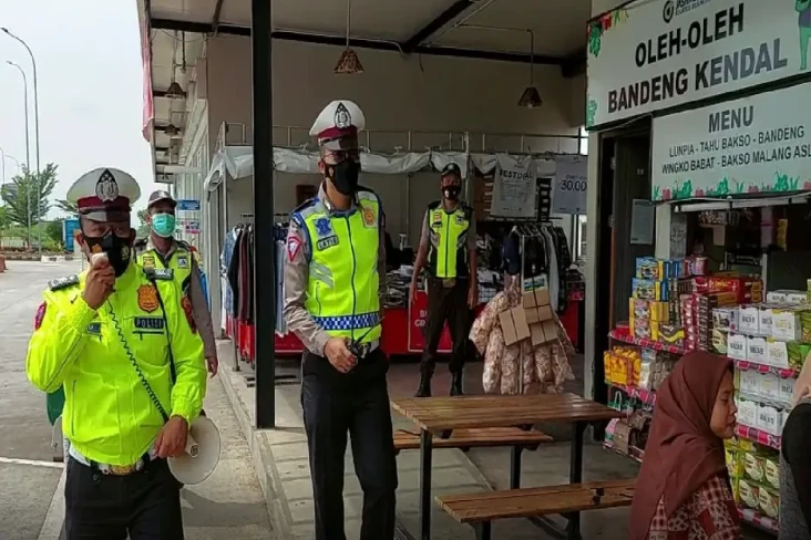 Usir Pemudik di Rest...
