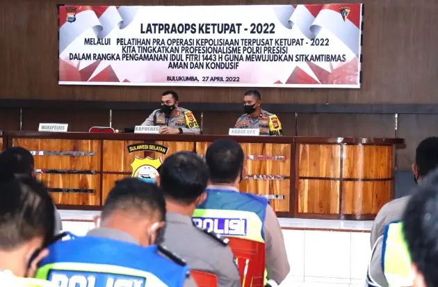 Ratusan Personel Gabungan...