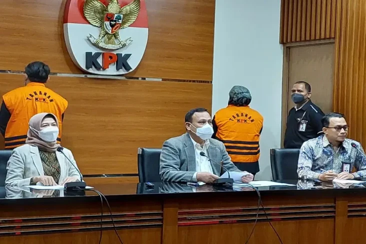 Kasus Suap Ade Yasin,...