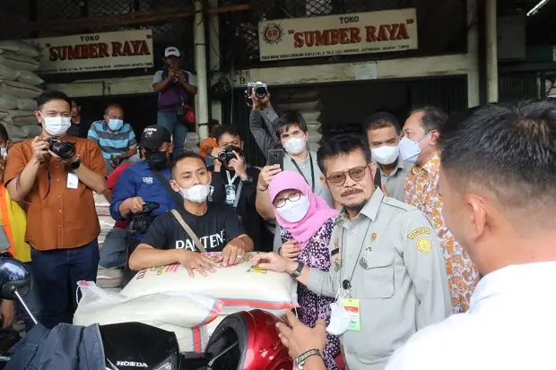 Mentan SYL Bersama Pemprov...