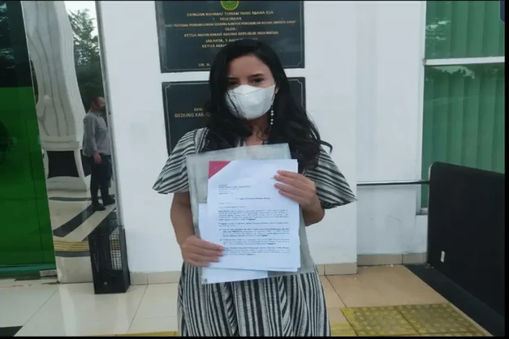 Anggota Peradi Gugat...