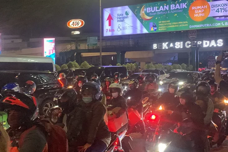 Puncak Arus Mudik! Kalimalang...