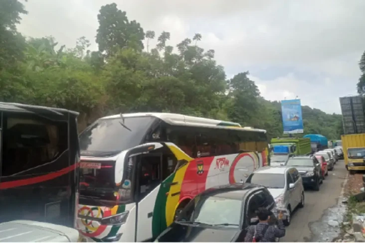 Macet Parah Jalan ke...