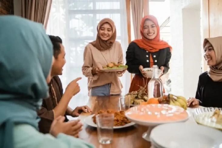 Mengintip Serunya Tradisi...