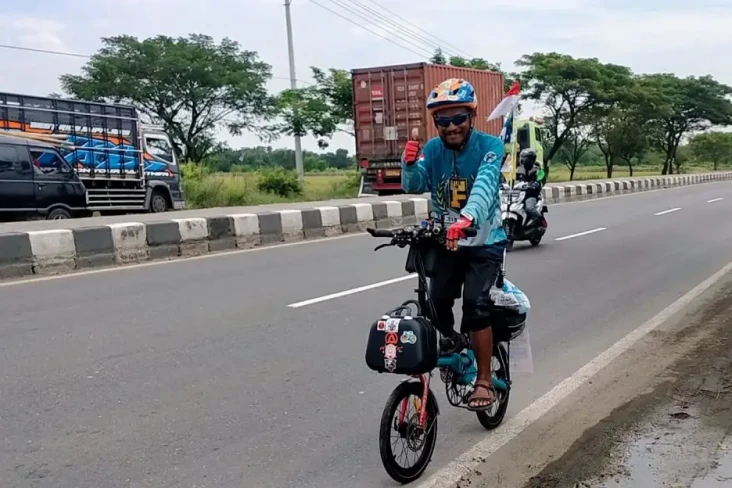 Kisah Guteng, Mengayuh...