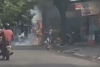Tumpukan Mercon Meledak...