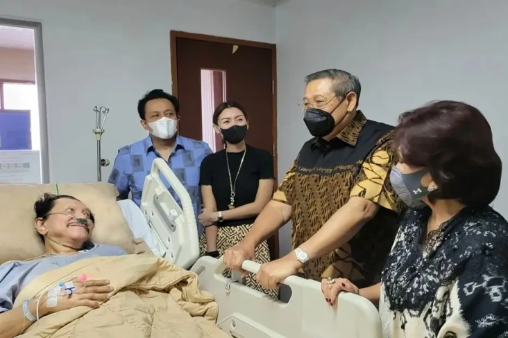 SBY Jenguk Hendropriyono...