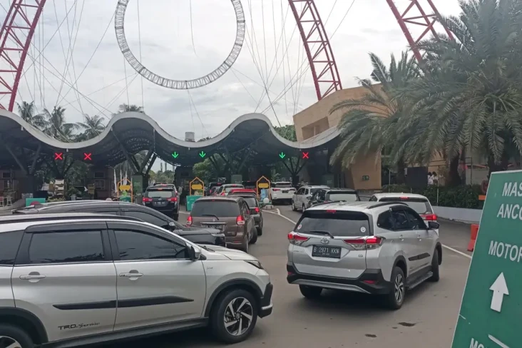 Hari Pertama Cuti Bersama,...