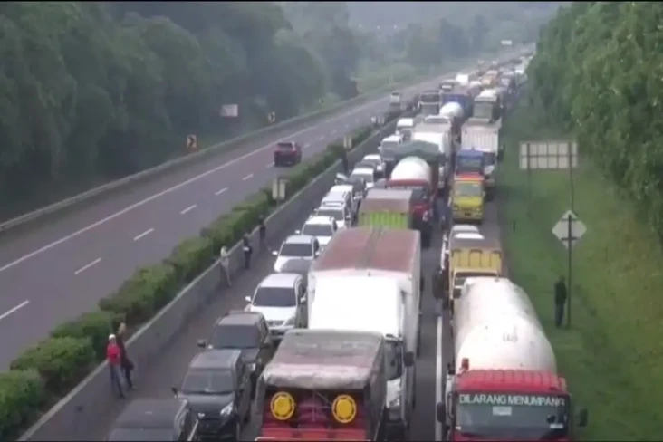 Tol Cikampek Ditutup...