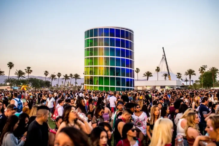 Usai Gelaran Coachella,...