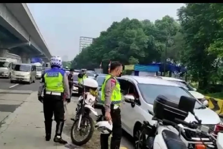 Bikin Macet, Pemudik...